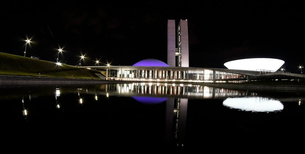 Senado Federal roxo Misto Brasília