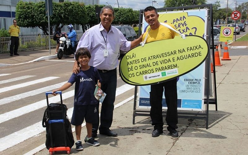 Detran-DF campanha volta às aulas