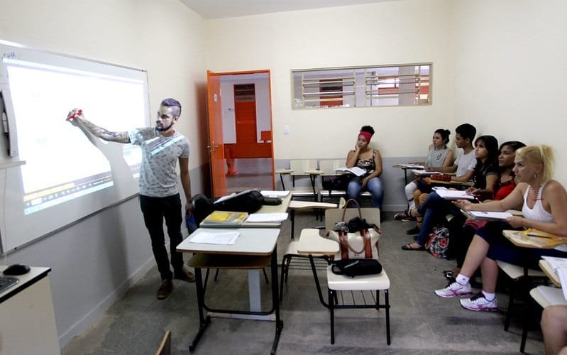 Escola sala de aula Misto Brasília