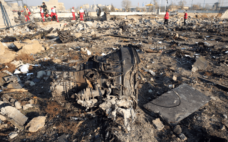 Irã admite que derrubou avião de passageiros com míssil