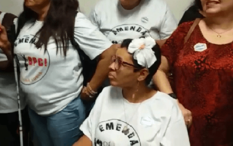 Comissão aprova benefício do 13º salário para 38 milhões de brasileiros