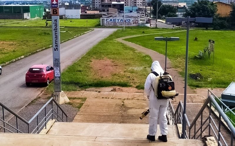 Desinfecção de estação do metrô
