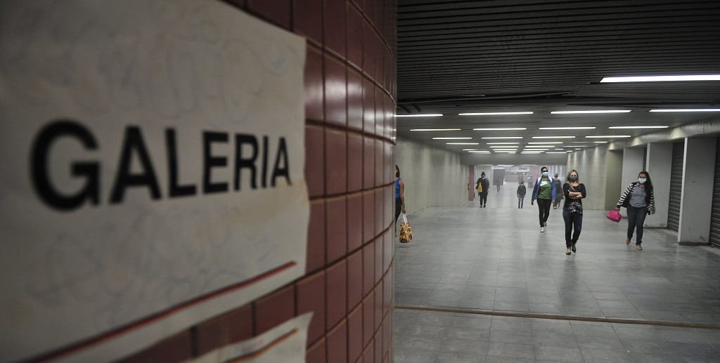Obras da Galeria dos Estados estão quase no fim, três anos depois de um bloco de concreto desabar sobre a passagem subterrânea/Acácio Pinheiro / Agência Brasília