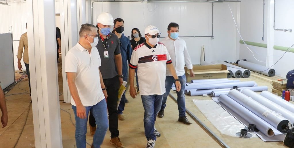 Ibaneis Rocha, governador do Distrito Federal, visita o hospital de campanha da Papuda, que passa a ser permanente/Renato Alves/Agência Brasília