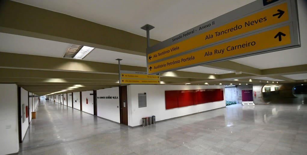 A pandemia do novo coronavírus deixou também os corredores do Senado Federal vazios/ Marcos Oliveira/Agência Senado