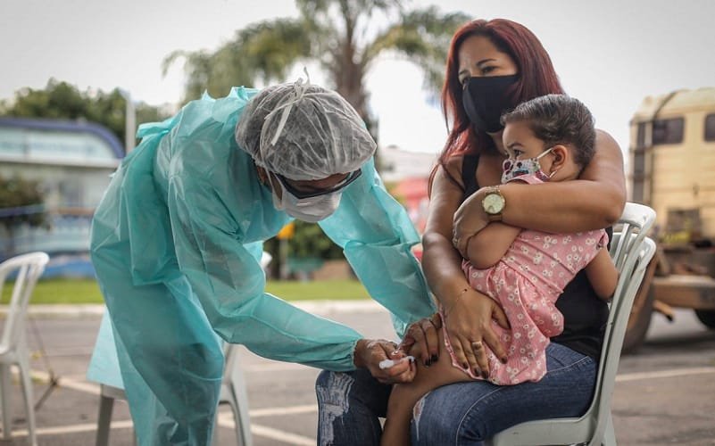 Professores do DF começam a ser vacinados contra a gripe