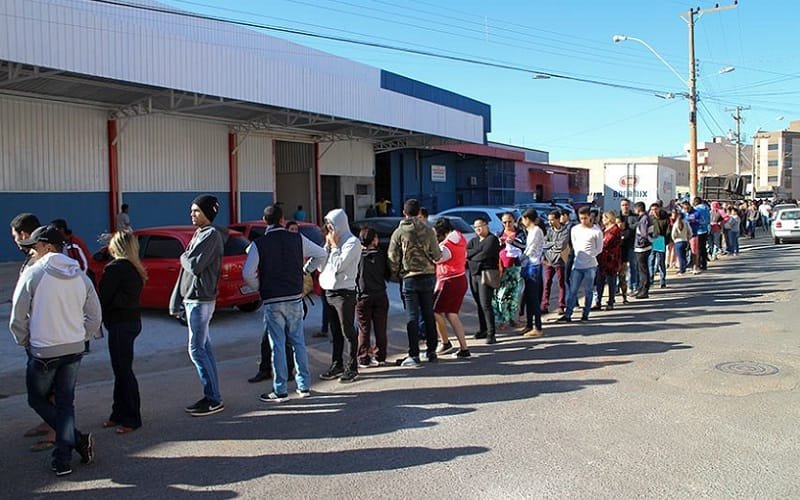 Fila do desemprego DF Misto Brasília