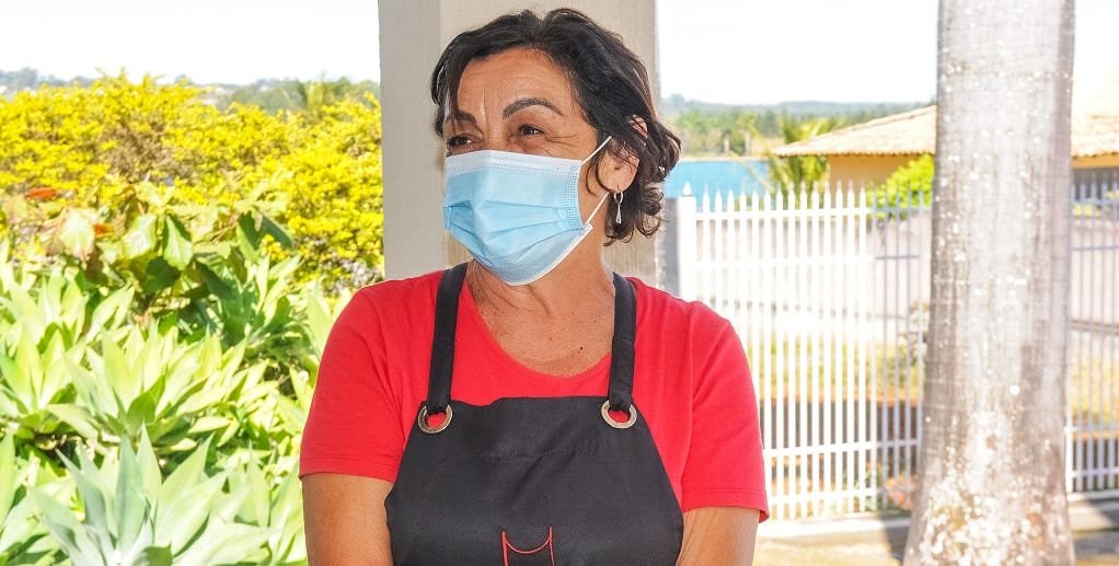 Claudineia Alves da Silva acompanha os serviços de drenagem no Lago Sul, já antevendo o período de chuvas/Paulo H. Carvalho/Agência Brasília