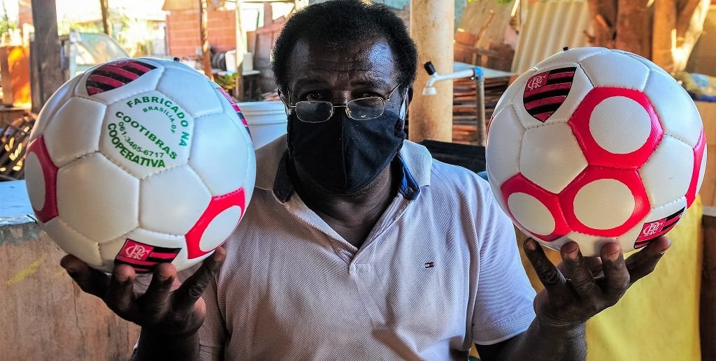 Isolino Pereira faz parte da Cooperativa Sonho de Liberdade, especializada em reciclagem e apoio às pessoas/Acácio Pinheiro/Agência Brasília