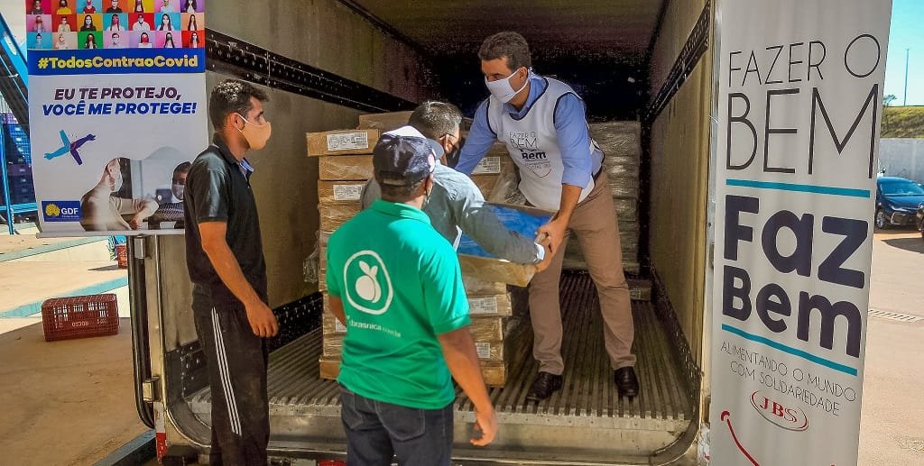 Vinte toneladas de frango foram doadas pela JBS para diversas instituições do Distrito Federal/Vinícius de Melo/VGDF