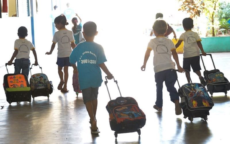 Escola volta às aulas Misto Brasília