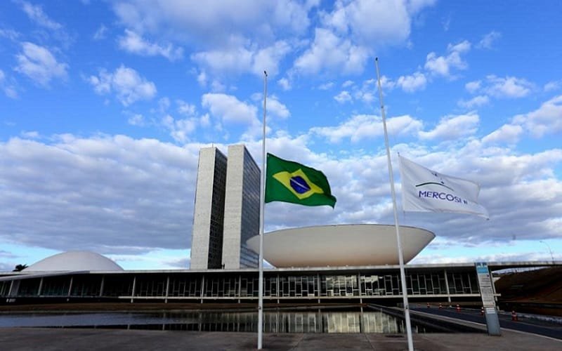 Congresso bandeiras a meio mastro Misto Brasília