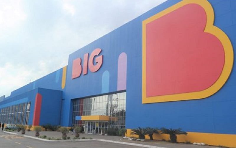 Walmart vai indenizar cliente de Brasília que pisou em bueiro