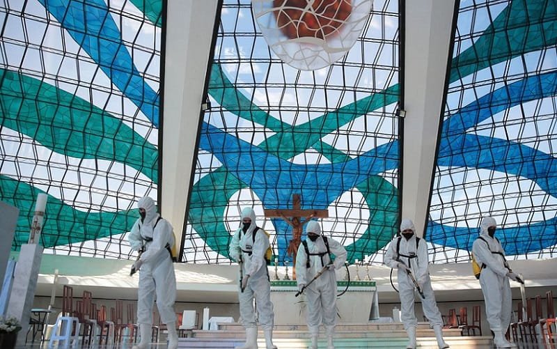 Forças Armadas fazem descontaminação da Catedral Metropolitana