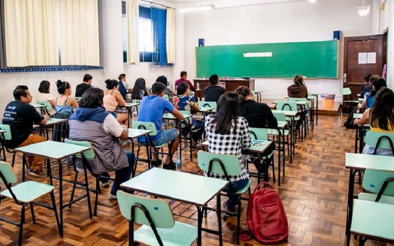 Estudantes universitários Encceja Misto Brasília