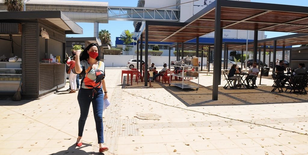 Pedestres testam as alterações no trânsito para melhorar a segurança no Setor hospitalar local Sul/ Paulo H. Carvalho/Agência Brasília