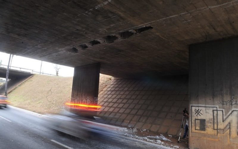 Incidente com caminhão não coloca em risco viaduto da Costa e Silva