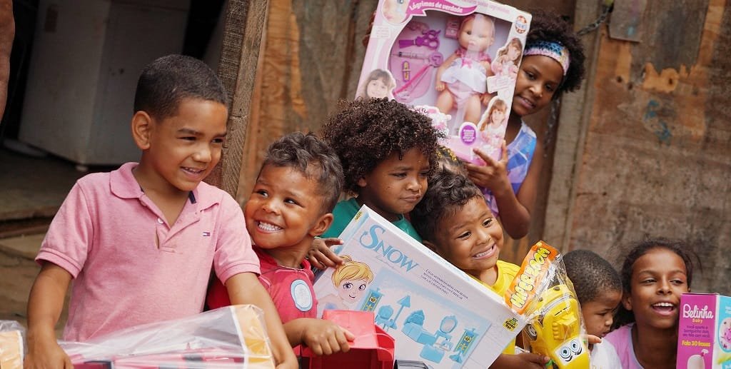 Crianças brinquedos DF