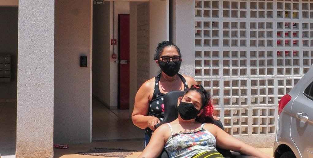 Maria Katia e a filha com poliomielite foram contempladas com uma moradia adaptada às necessidades especiais, no Parque do Sol, no Sol Nascente/Joel Rodrigues /Agência Brasília