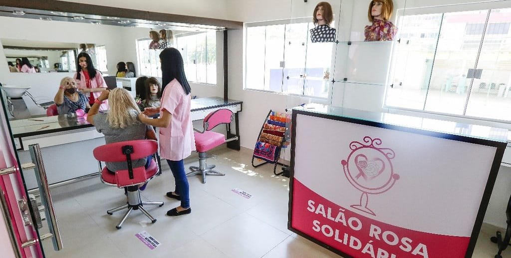Salão montado para atender as mulheres durante a campanha Outubro Rosa nos hospitais de Santa Maria e de Base e em seis UPAs/Davidyson Damasceno/Iges-DF