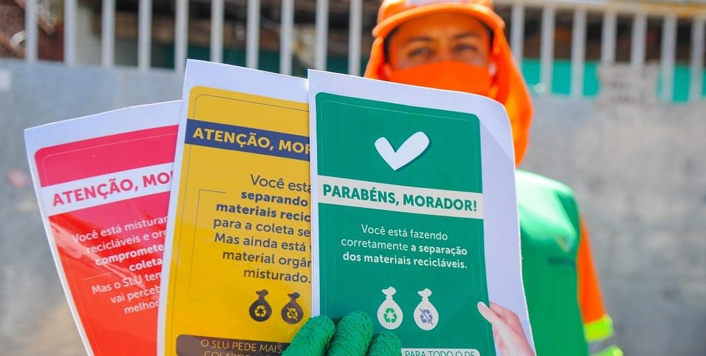 Garis passam a classificar o recolhimento dos resíduos com adesivagem nos contêineres e lixeiras de casas e condomínios/Paulo H. Carvalho/Agência Brasília