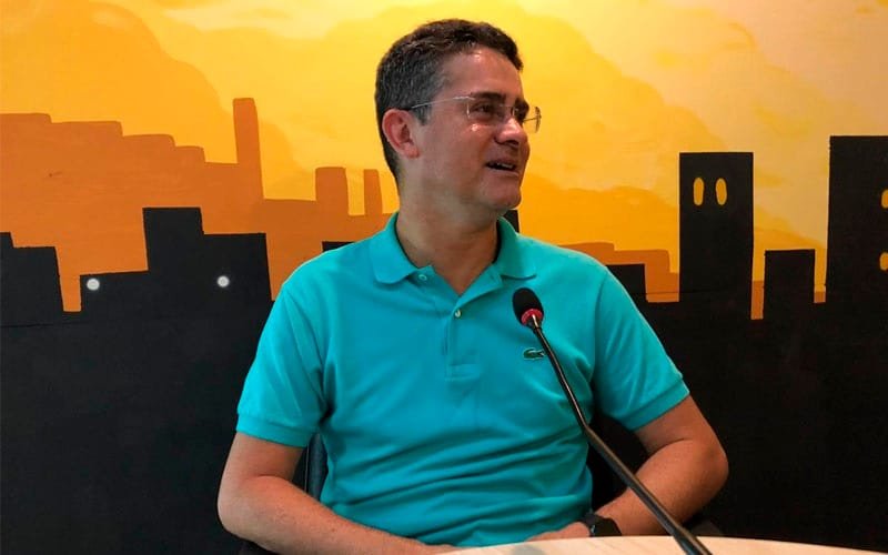 David Almeida derrota Amazonino Mendes em Manaus