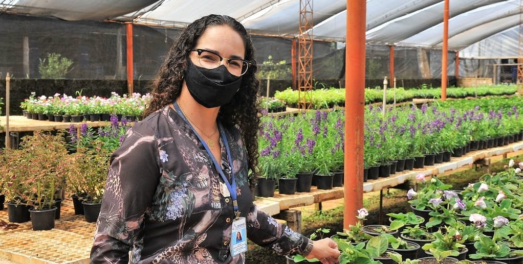 Janaina Gonzáles é a chefe da Divisão de Agronomia da Novacap e responsável por dois viveiros da Novacap/Acácio Pinheiro/Agência Brasília