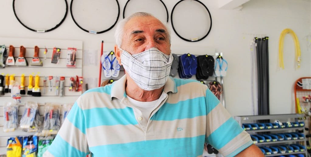 Severino Victor acompanha as melhorias anunciadas para a rua 3, em Vicente Pires, que estariam quase prontas/Lúcio Bernardo Jr./Agência Brasília