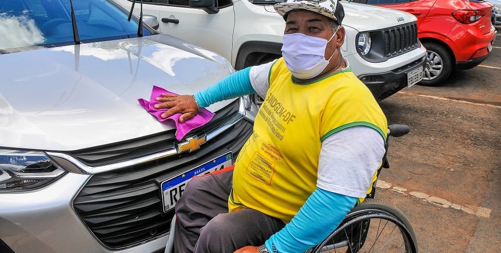 Antônio Casimiro é guardador e lavador de carros e deve participar de cursos da Secretaria do Trabalho/Acácio Pinheiro/Agência Brasília