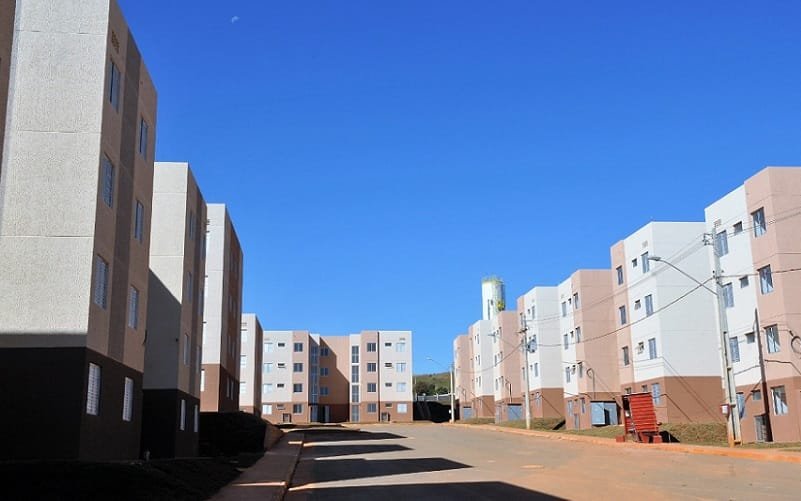 Moradores tomam posse definitiva do Conjunto Habitacional Crixá V