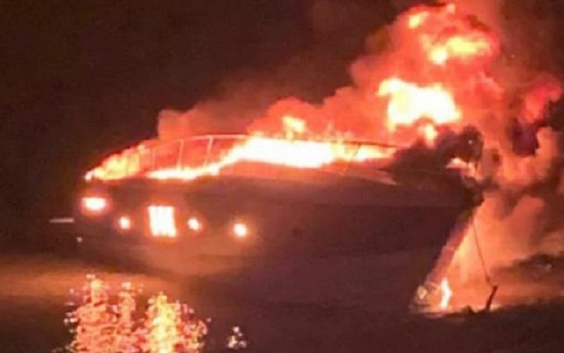 Lancha incendiada Lago Corumbá