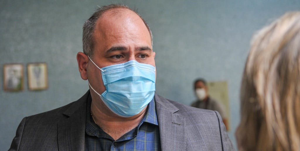 Luciano Gomes, superintendente da Região Central de Saúde, anuncia a retorno das cirurgias eletivas no Hospital da Asa Norte/Vinicius de Melo/Agência Brasília