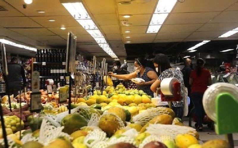 Banca de frutas economia Misto Brasília