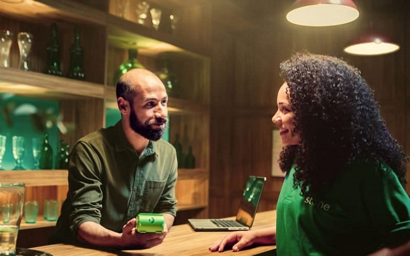 Empresa de tecnologia contrata para a área comercial em Brasília