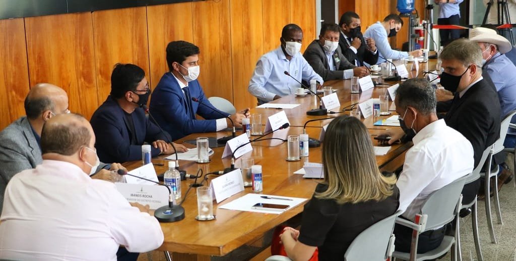 Governador Ibaneis Rocha e prefeitos do Entorno fecham acordo para atendimento de pacientes com Covid-19/Renato Alves/Agência Brasília