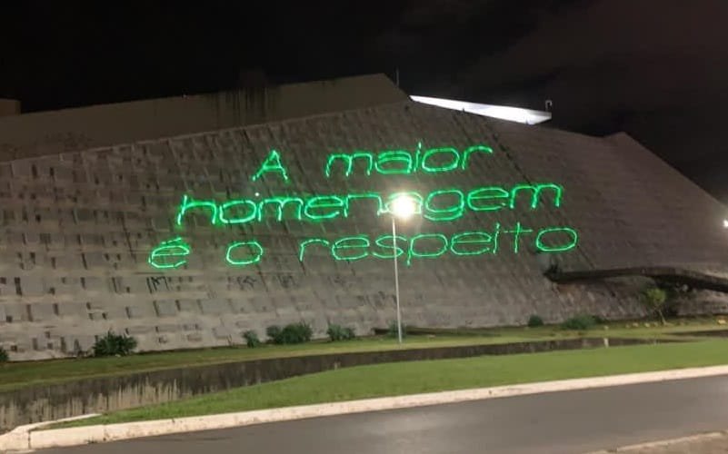 Frase projeção Teatro Nacional DF