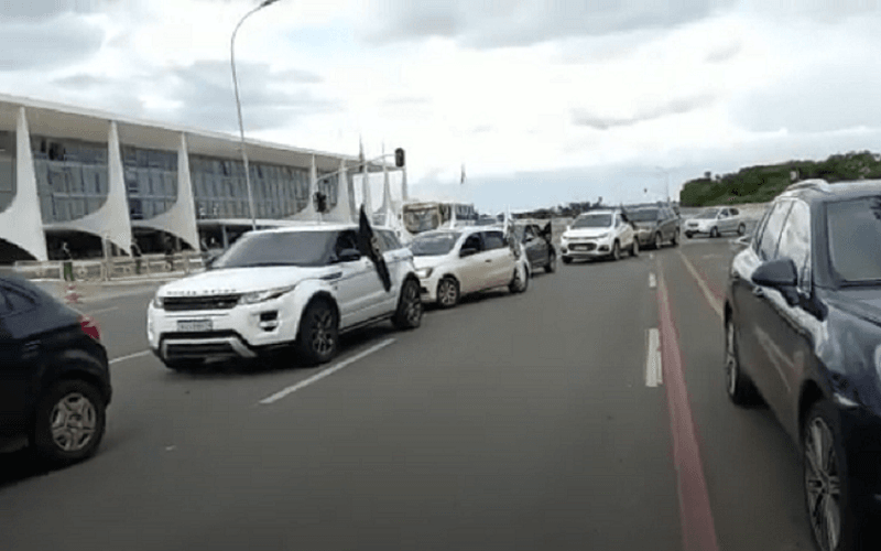 Policiais fazem carreta pelo “abandono” e contra a reforma administrativa