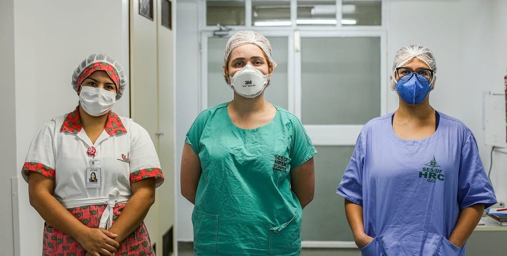Renata de Almeida e Dayane Alves de Araújo, profissionais da saúde que estão na frente do combate contra a Covid-19/Breno Esaki/Agência Saúde
