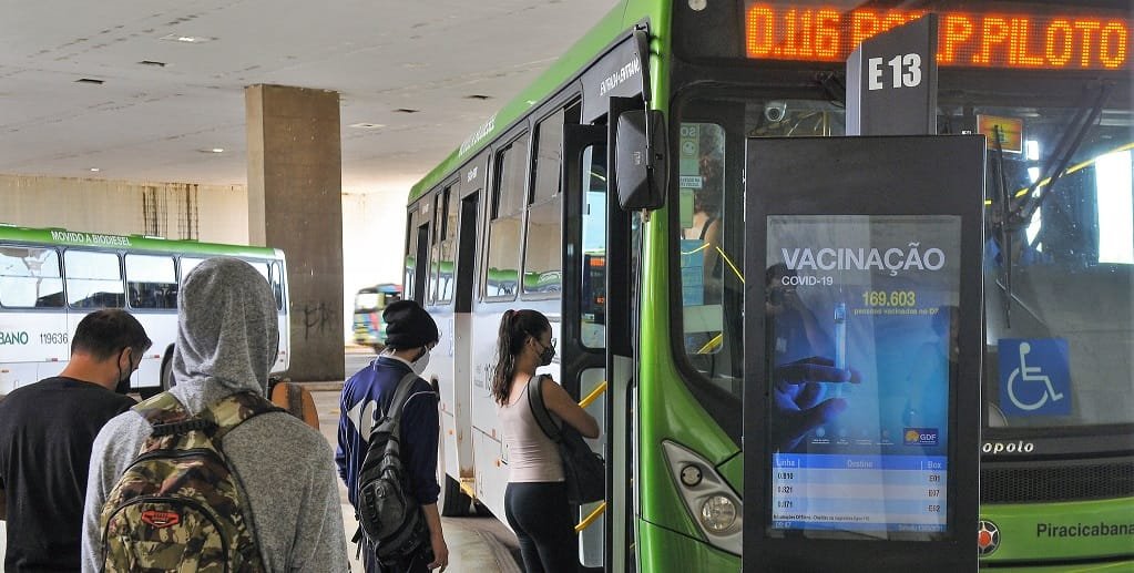 Paineis sobre a vacinação DF