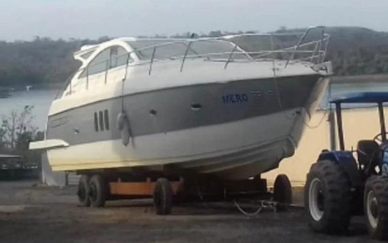 Polícia apreende lancha de 29 pés no Setor de Clubes Sul