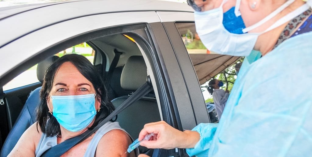 Vacinação drive-thru DF Misto Brasília