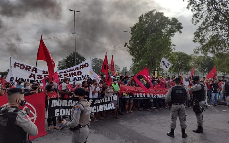 Presidente Bolsonaro é recebido com protestos em Alagoas