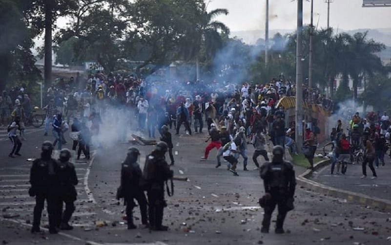 Novos tumultos na Colômbia e segurança é reforçada no país