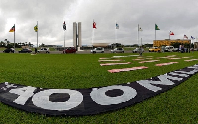 Brasil impulsiona mortes pela Covid na América Latina