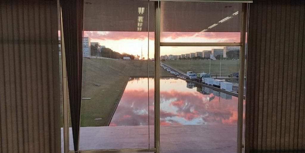 Pôr do Sol janela indiscreta Congresso