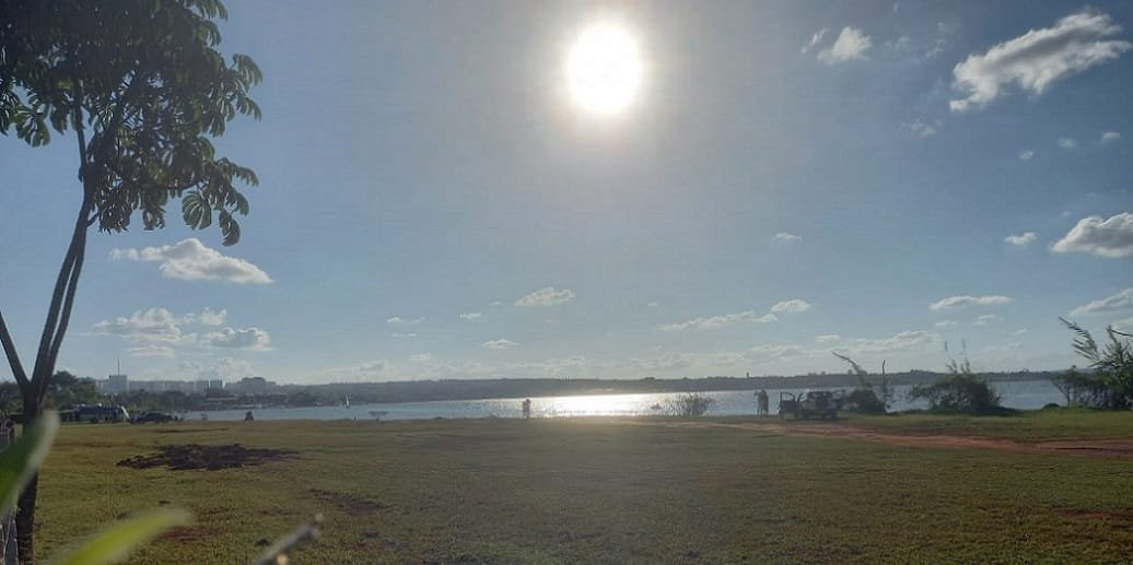 Lago Paranoá se consolida como ponto de lazer para muita gente, especialmente no domingo de Sol/Jorge Cury/Misto Brasília