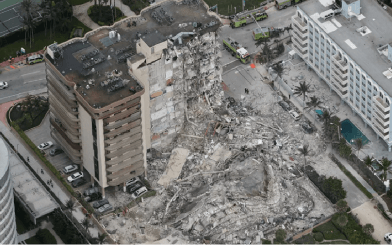 Pelo menos 99 pessoas estão desaparecidas em escombros de edifício