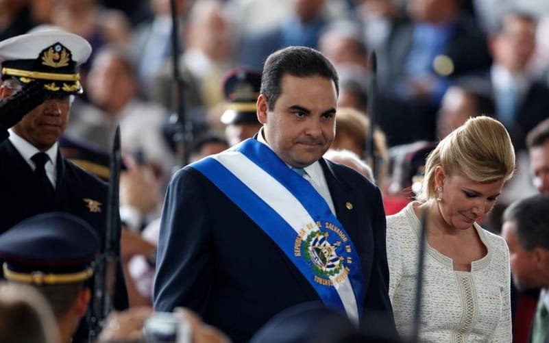 Esposa de ex-presidente é condenada por corrupção