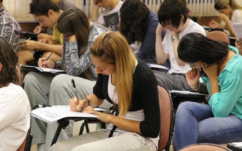 Estudante universitário vestibular Misto Brasil