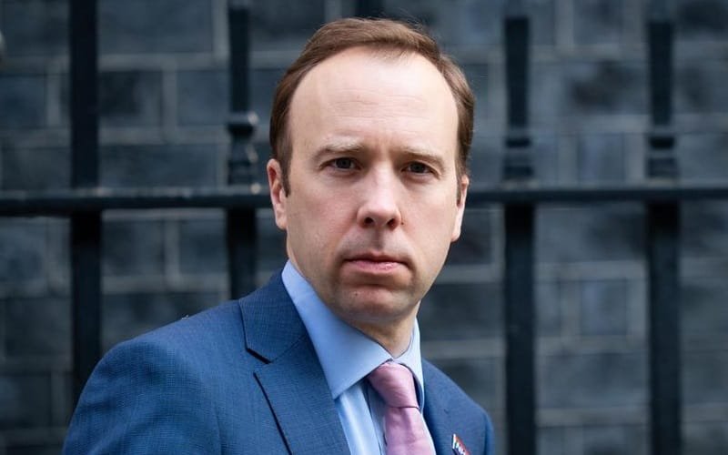 Ministro renuncia após divulgação de fotos com a amante